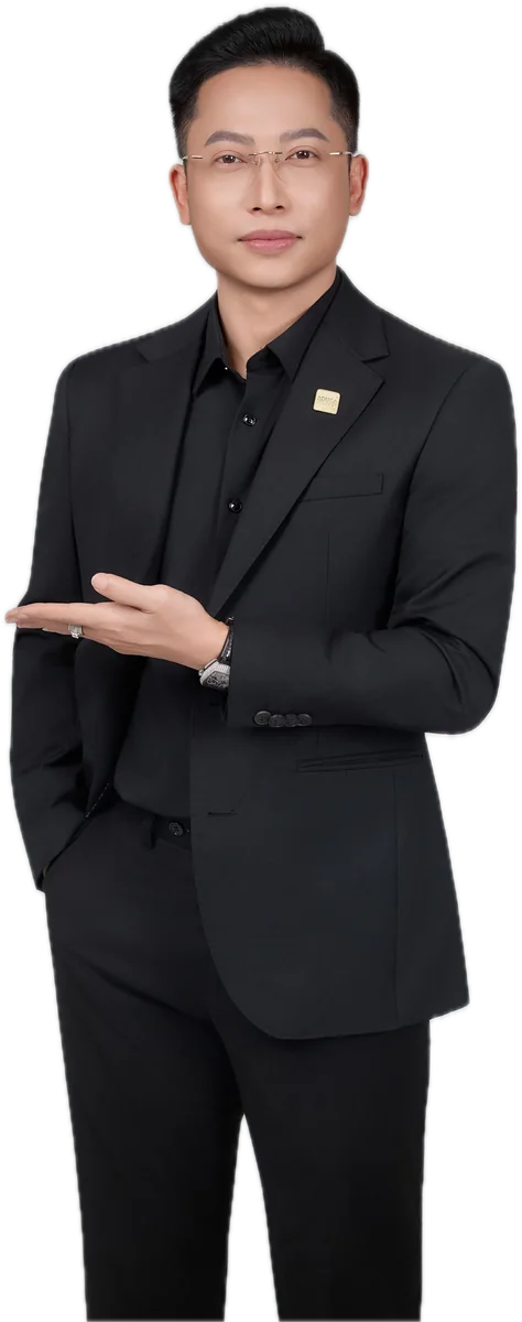 Nguyễn Đức đưa tay giới thiệu